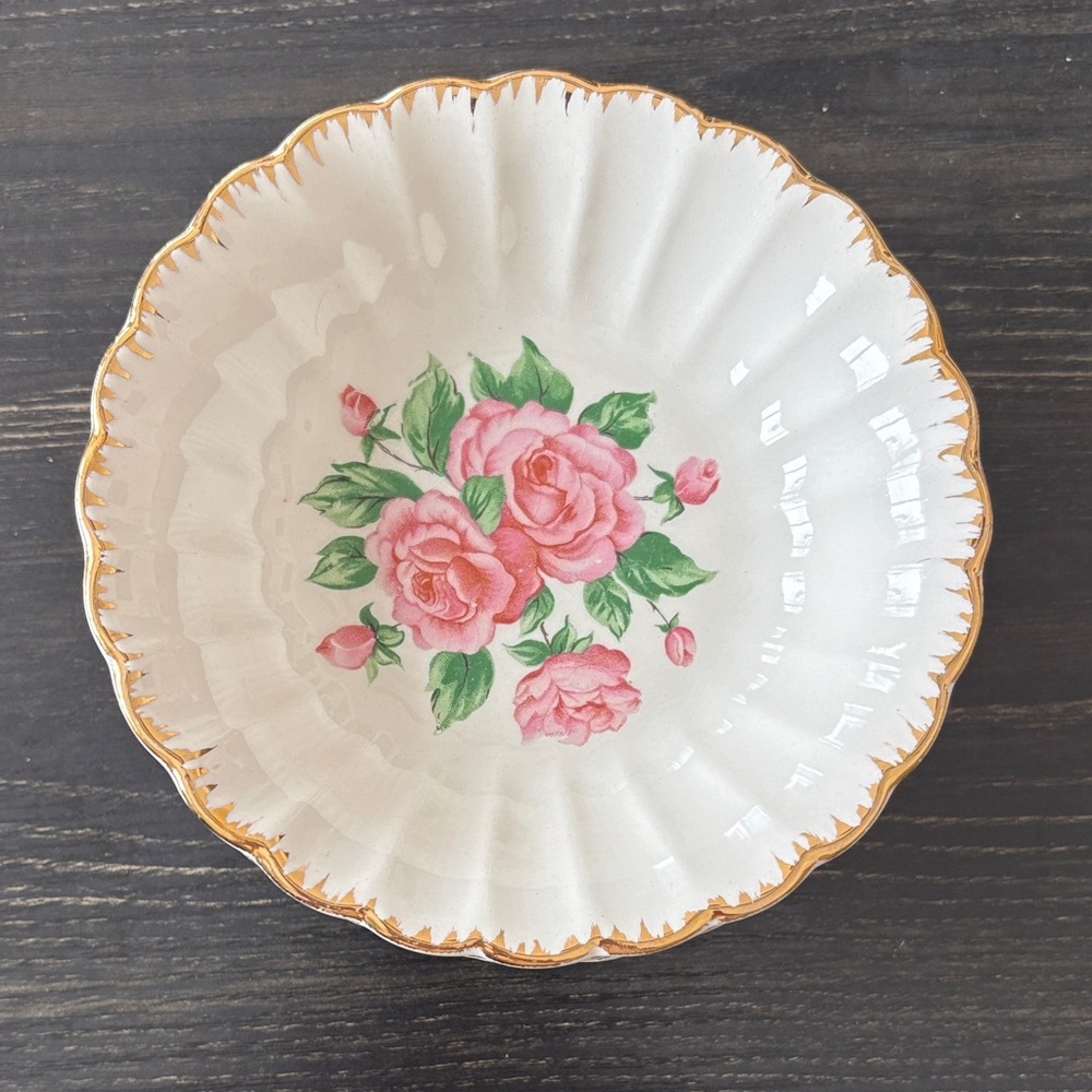 Elegant Floral Dinnerware Bowl with Gold Accents